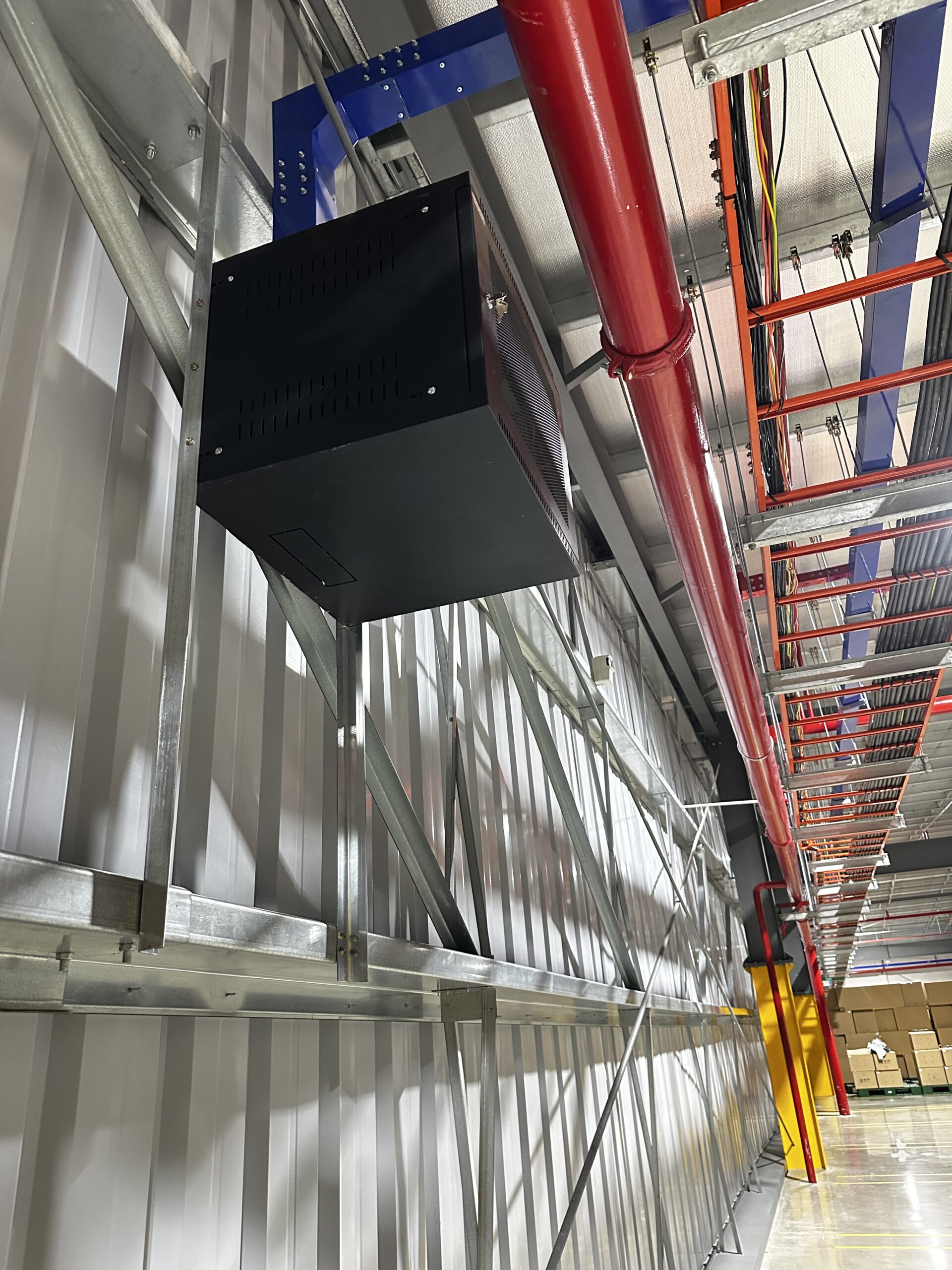 Bàn giao hoàn tất hệ thống điện nhẹ gồm 75 camera, 31 wifi, 31 cửa từ cho nhà máy trước Tết Nguyên Đán 2026