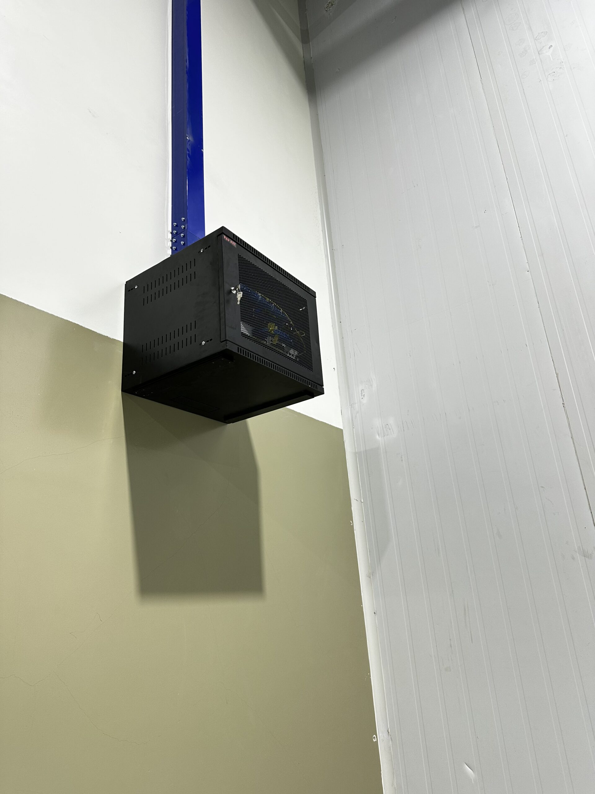 Bàn giao hoàn tất hệ thống điện nhẹ gồm 75 camera, 31 wifi, 31 cửa từ cho nhà máy trước Tết Nguyên Đán 2026