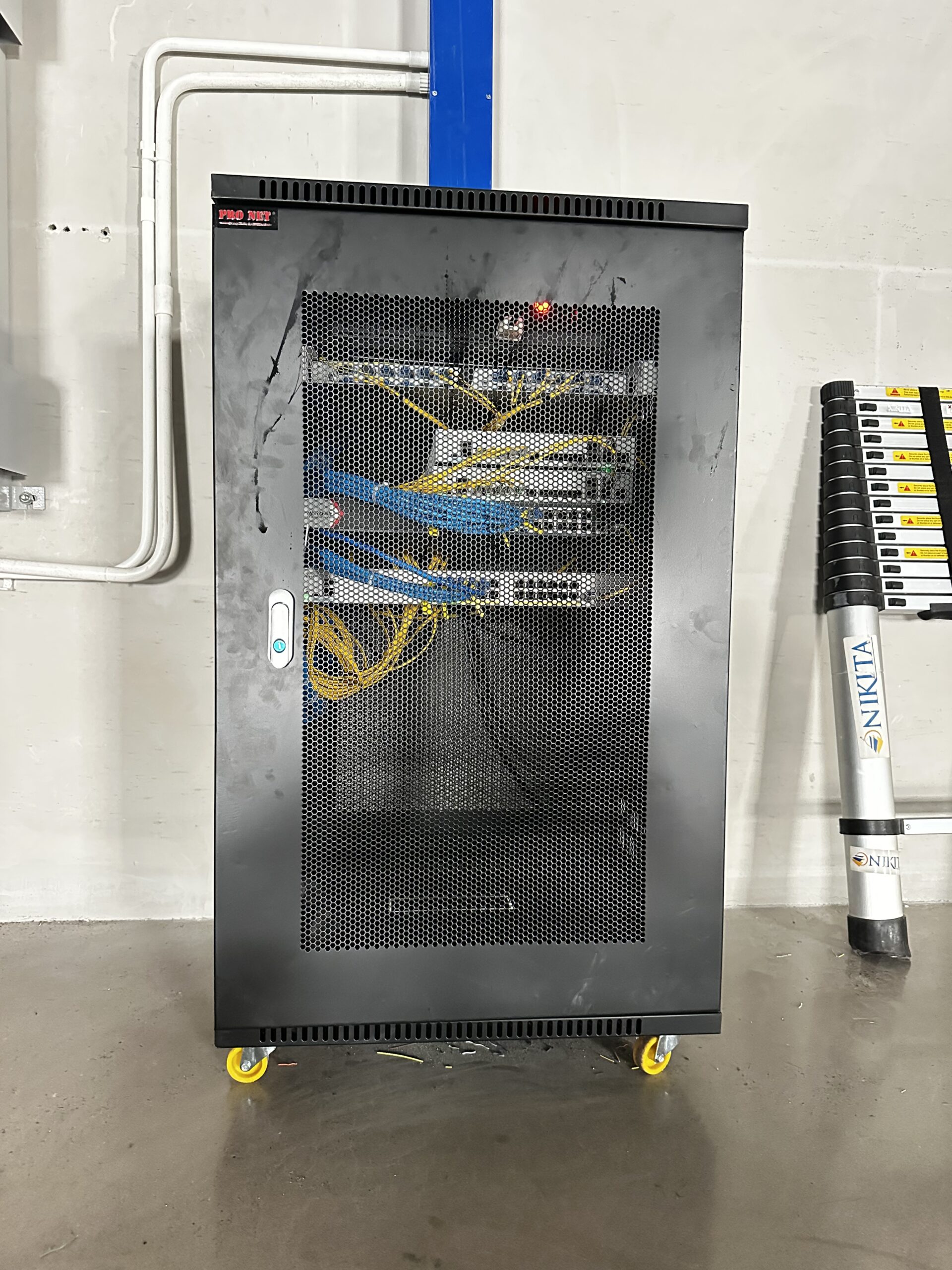 Bàn giao hoàn tất hệ thống điện nhẹ gồm 75 camera, 31 wifi, 31 cửa từ cho nhà máy trước Tết Nguyên Đán 2026