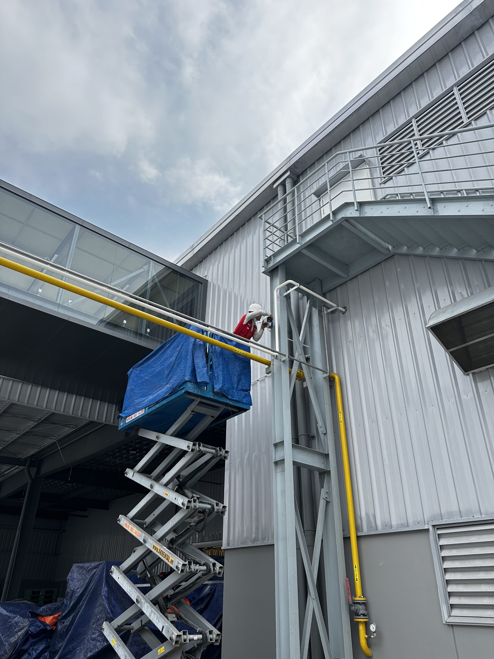 Bàn giao hoàn tất hệ thống điện nhẹ gồm 75 camera, 31 wifi, 31 cửa từ cho nhà máy trước Tết Nguyên Đán 2026