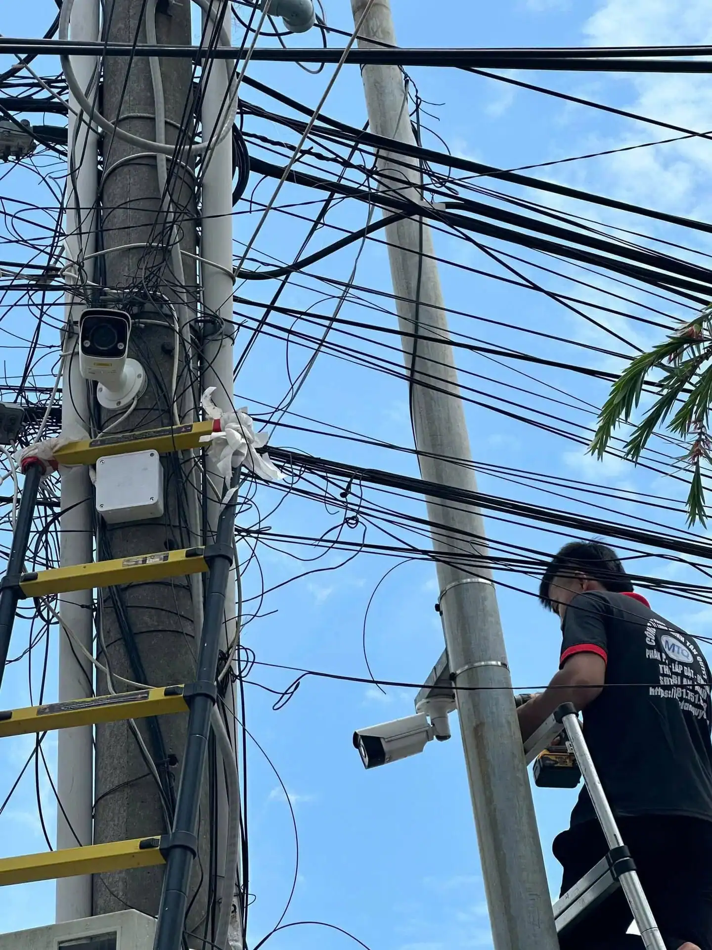 Kỹ thuật viên Minh Tân Quyết lắp camera an ninh ngoài trời Kỹ thuật viên lắp camera an ninh ngoài trời tại Phú Cường