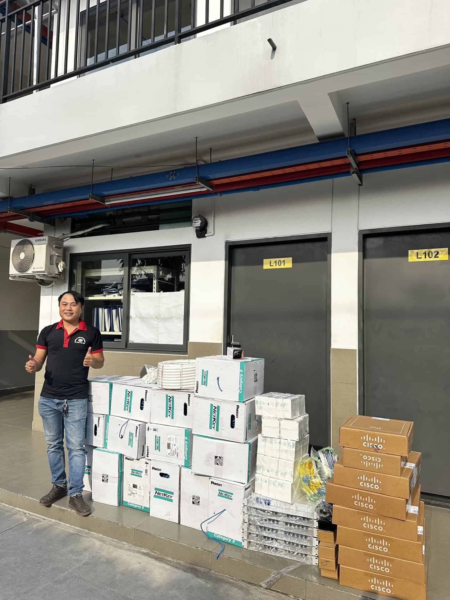 Thi công máng cáp hệ thống điện nhẹ nhà máy