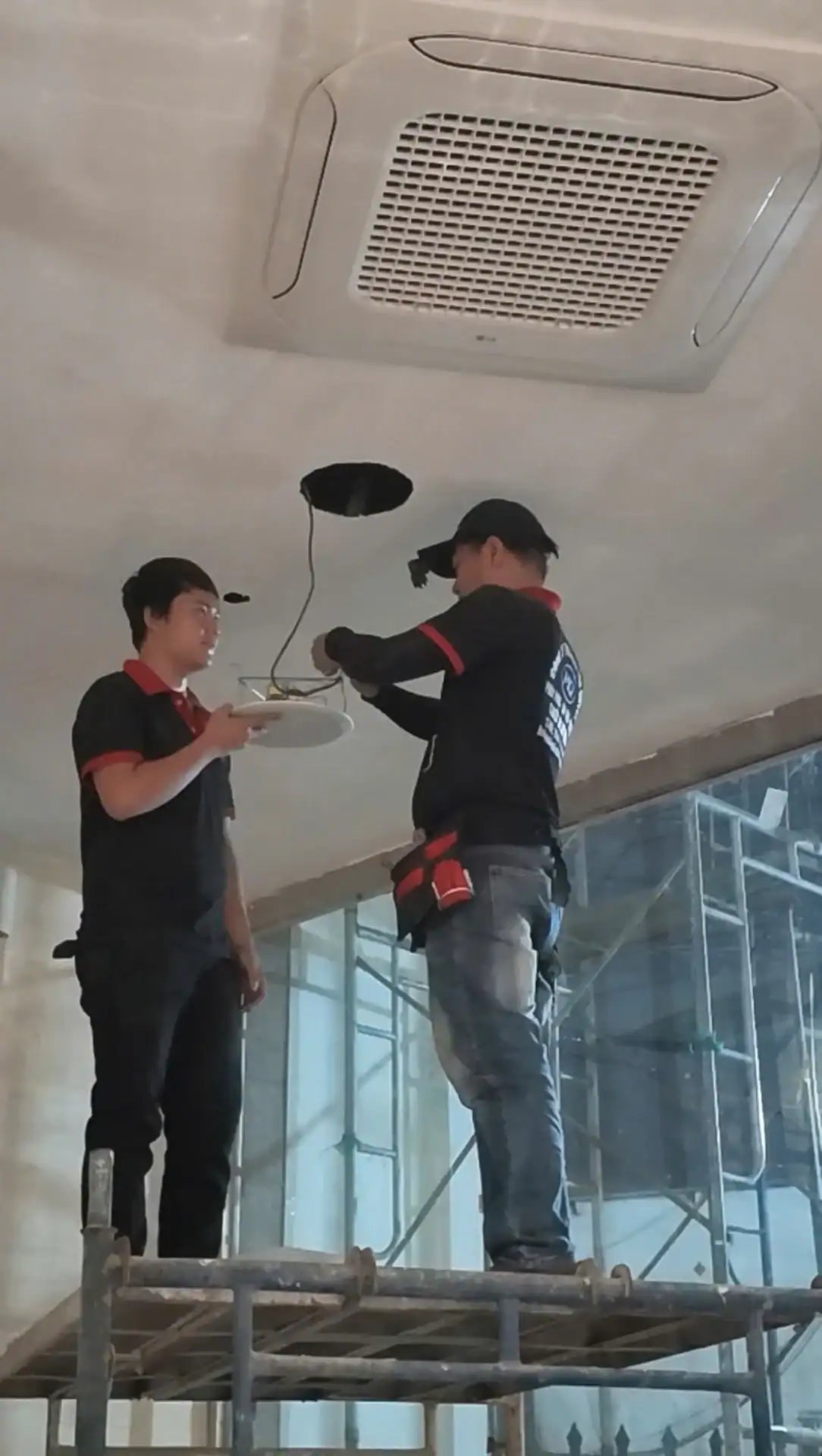 Minh Tân Quyết đưa thiết bị đến dự án Sales Gallery DICERA